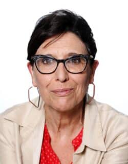 Elina Corvin Adjointe au maire déléguée à l'action sociale et à la solidarité Conseillère communautaire à la Communauté d'agglomération de Cergy-Pontoise