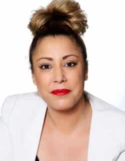 Narjés Sdiri Conseillère municipale déléguée au périscolaire Élue de proximité du quartier Grand Centre