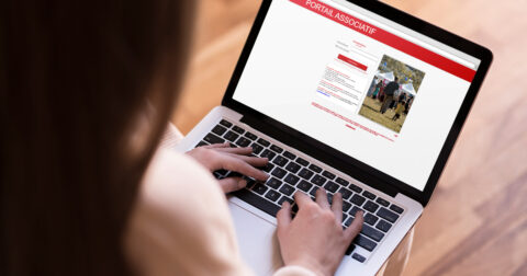 Ordinateur affichant le portail des associations de la ville de Cerg