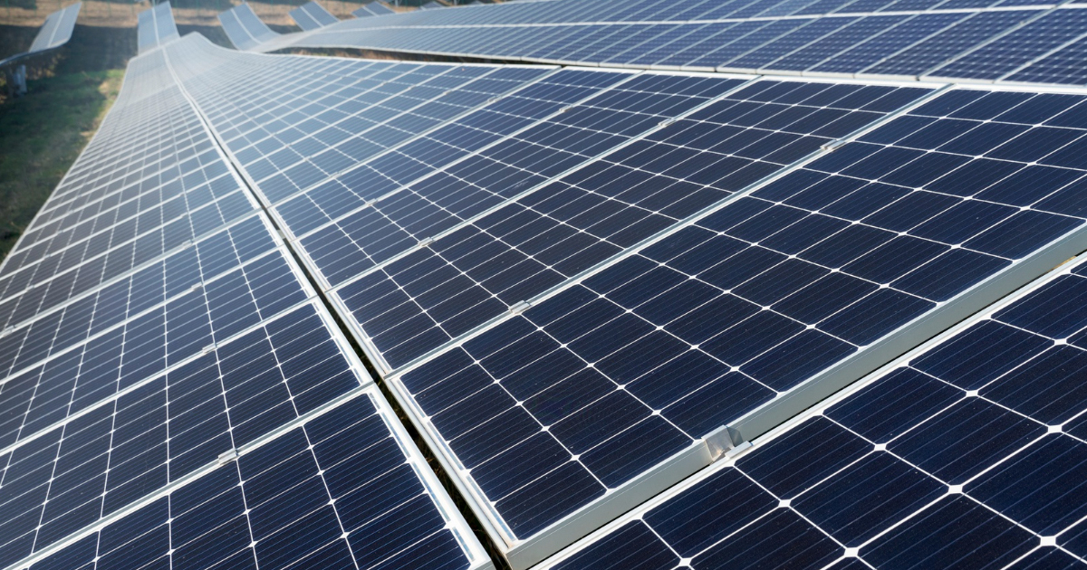 Panneaux solaires captant l’énergie du soleil